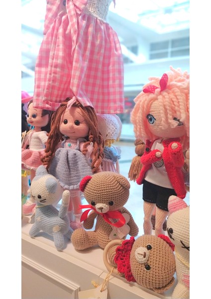 El Yapımı Mavi Elbiseli Dantel Çoraplı Kız fiyatları