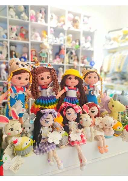 El Yapımı Gökkuşağı Elbiseli Kıvırcık Saçlı Bebek fiyatları