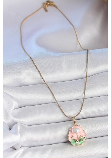 316L Çelik Gold Renk Zincir Pembe Çiçek Işlemeli Inci Detay Portre Model Kadın Kolye fiyatları