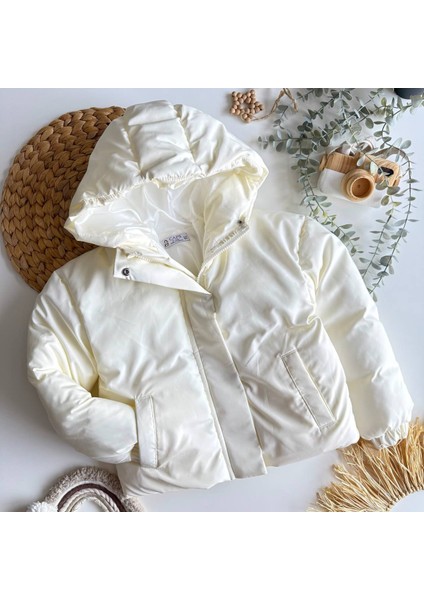 Unisex Model Kapüşon Detaylı Su Geçirmez Çocuk Şişme Montu