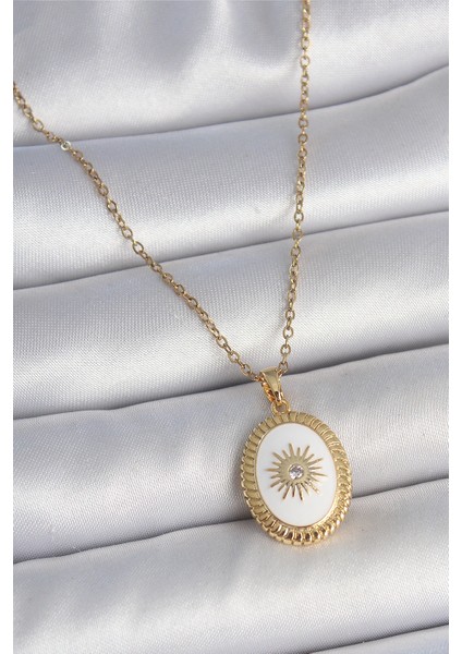 316L Çelik Gold Renk Zincir Beyaz Mineli Güneş Işlemeli Zirkon Taş Detaylı Madalyon Model Kadın Kolye