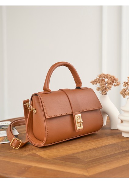Kadın Mini Kilit Detaylı Çapraz Askılı El ve Omuz Çantası fiyatları