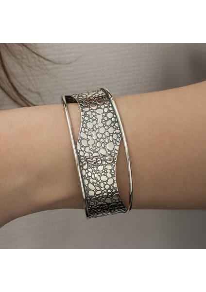 Gümüş Eskitme Desenli Bayan Bilezik fırsatları