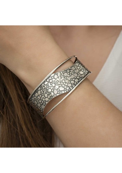 Gümüş Eskitme Desenli Bayan Bilezik indirimleri