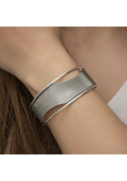 Gümüş Eskitme Desenli Bayan Bilezik indirimleri