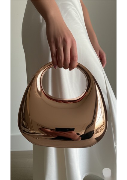 Kadın Rose Gold Rengi Aynalı Yüzeyli Özel Tasarım Abiye Çantası