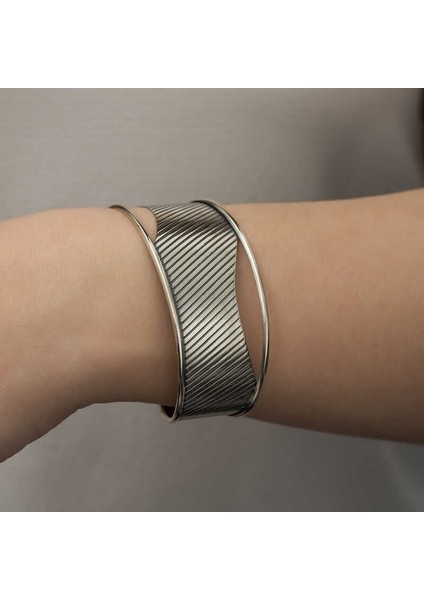 Gümüş Eskitme Desenli Bayan Bilezik modelleri