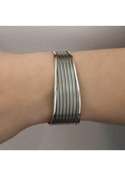 Gümüş Eskitme Desenli Bayan Bilezik fırsatları