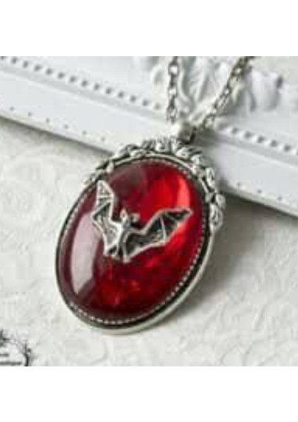 Kırmızı Yarasa Motifli Creepy Zincir Kolye