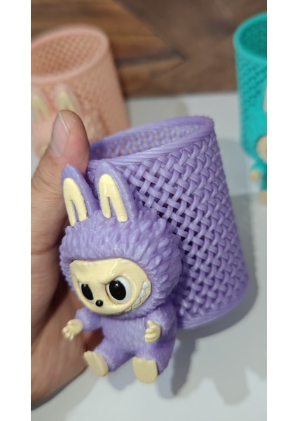 Labubu Tasarımlı Kalemlik – Hareketli Gözlü, 3 Göz Ifadesiyle Eğlenceli Organizer