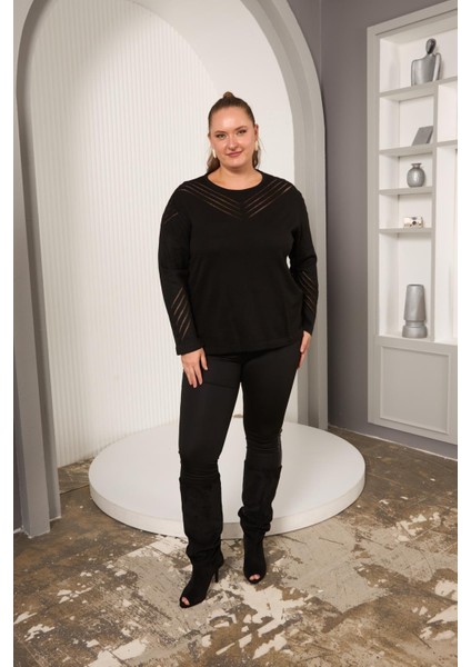 Büyük Beden Kol ve Yaka Ajur Desenli Büyük Beden Triko Siyah