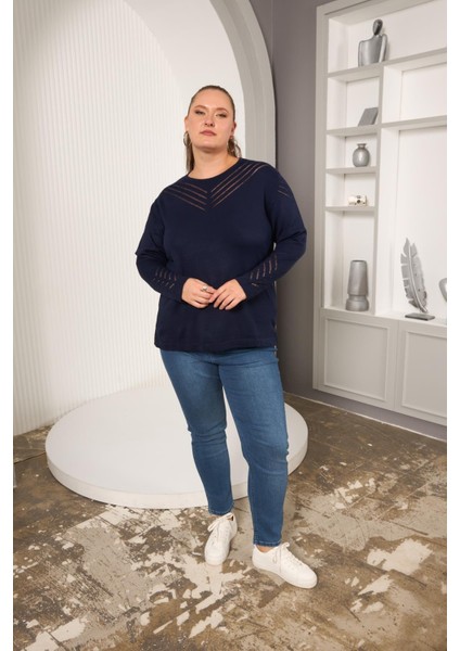 Büyük Beden Kol ve Yaka Ajur Desenli Büyük Beden Triko Lacivert