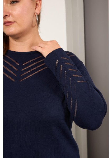 Büyük Beden Kol ve Yaka Ajur Desenli Büyük Beden Triko Lacivert fırsatları