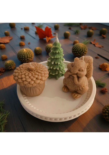 El Yapımı Taş Tozu Tepsi Üzeri 3’lü Kokulu Dekoratif Mum Seti – Sincap, Palamut, Çam fiyatları