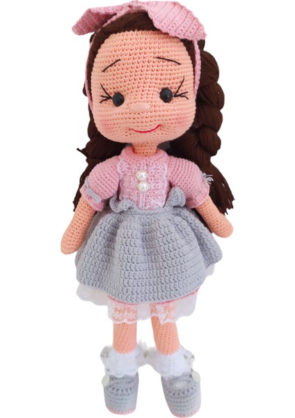 El Yapımı Gri Elbiseli Lucy Bebek