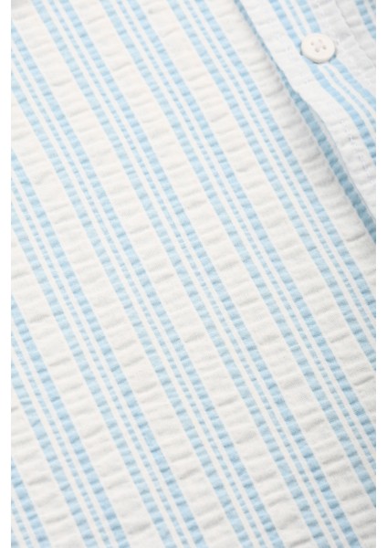 Erkek Mavi Çizgili Gofre Kumaş Dar Kesim Gömlek – Şık, Modern ve Rahat Gömlek 2501317 fırsatları