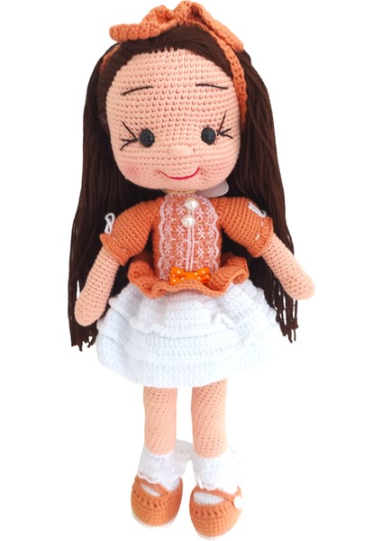 El Yapımı Tarçın Elbiseli Lucy Bebek