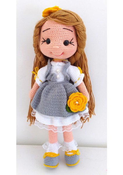 El Yapımı Gri Elbiseli Lucy Bebek