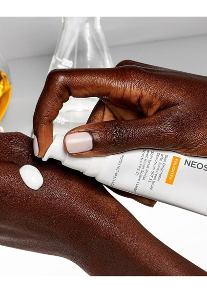 Cildin Daha Parlak ve Daha Eşit Olmasını Sağlayan Aydınlatıcı Yüz Krem Spf 35 40 gr indirimleri