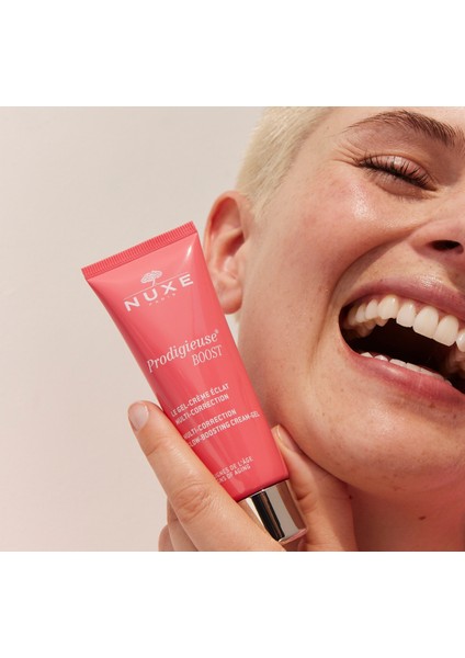 Cilde Işıltı Kazandıran, Mat ve Solgun Görünümü Canlandıran Aydınlatıcı Krem 40ML