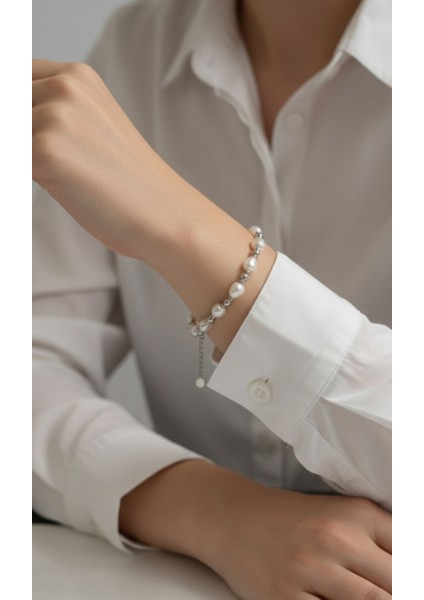 Kadın Inci ve Top Detaylı Çelik Bileklik