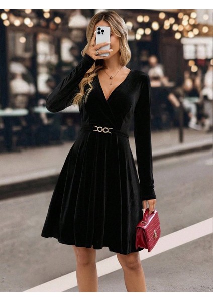 Cottonlab Kadın Uzun Kollu Kruvaze Yakalı Toka Detaylı Mini Kadife Elbise fırsatları