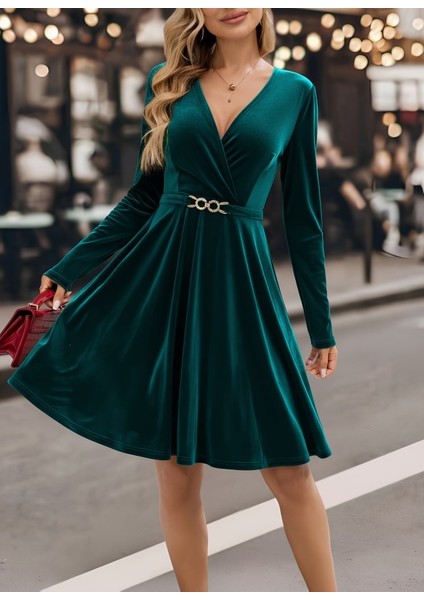 Cottonlab Kadın Uzun Kollu Kruvaze Yakalı Toka Detaylı Mini Kadife Elbise