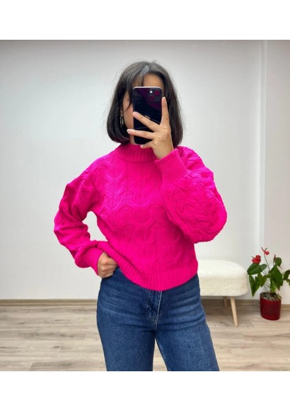 Kabartma Desenli Balıkçı Yaka Triko Kazak