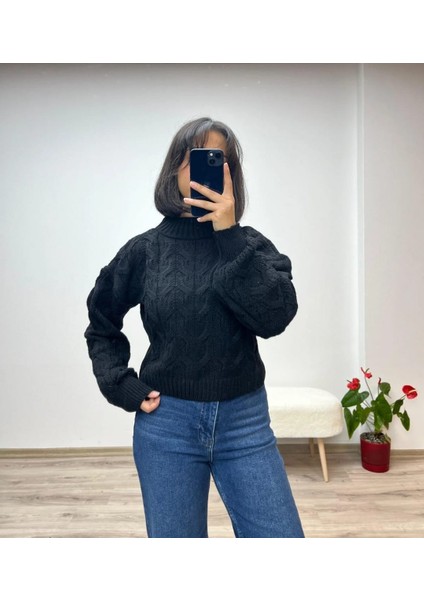 Kabartma Desenli Balıkçı Yaka Triko Kazak