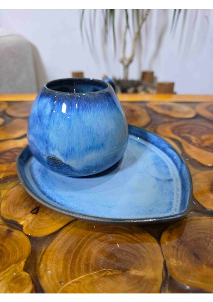 🔹 El Yapımı Stoneware Okyanus Mavi Kahve Fincanı & Tabak Takımı – Organik Form – Handmade