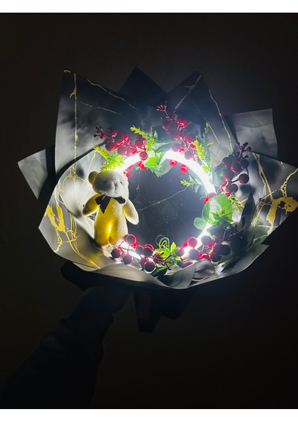 Işıklı Aynalı Kokina Buketi Yılbaşı Çiçeği fırsatları