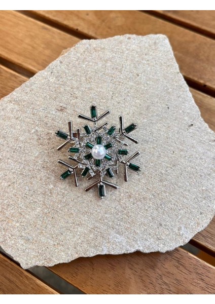Yeşil Taşlı Kar Tanesi Broş