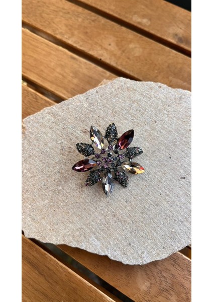 Taşlı Yaprak Broş