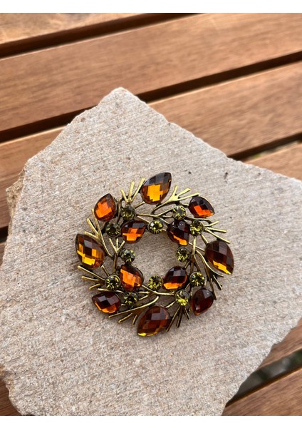 Kahverengi Taşlı Broş