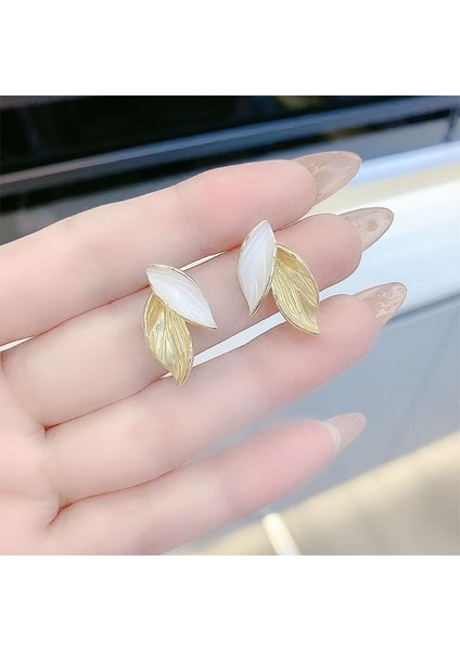 Yeni Moda Küçük Taze Tatlı Çiçek Küpe Öğrenci Küpe ile Sevimli Yüz Kadın Kıdemli Duygusu (Yurt Dışından)