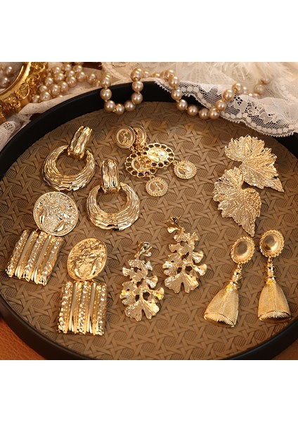 Yeni Küpeler Metal Atılı Kıdemli Tasarım Küpeler Moda Mizaç Retro Kişilik Küpeleri Bırakır (Yurt Dışından) fiyatları