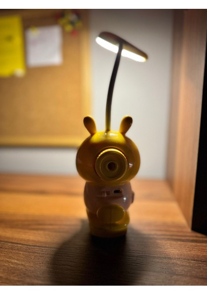 Karikatür LED Masa Lambası Sevimli Hayvan Sürüşü Motosiklet Şekli USB Şarj Masa Göz Bakım Işığı Okuma Öğrenme Için fiyatları