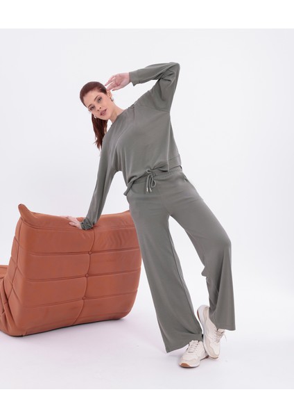 Ince Pike Görünümlü Geniş Yakalı Normal Kalıp Alt Üst Takım Eşofman