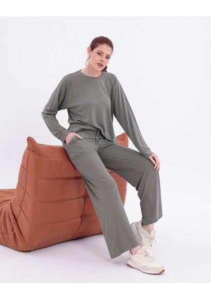 Ince Pike Görünümlü Geniş Yakalı Normal Kalıp Alt Üst Takım Eşofman