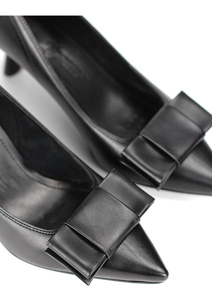 Vellon Esnek Yumuşak Kaymaz Taban (4 Cm) Siyah Cilt Köşe Fiyonk Kadın Topuklu Ayakkabı fırsatları