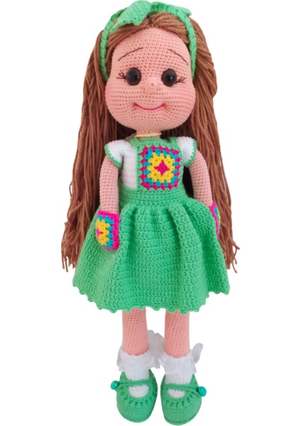 El Yapımı Yeşil Elbiseli Motif Bebek