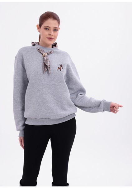 Kadın Fular Detaylı Tokalı Oversize Sweatshirt