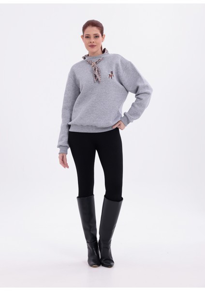 Kadın Fular Detaylı Tokalı Oversize Sweatshirt