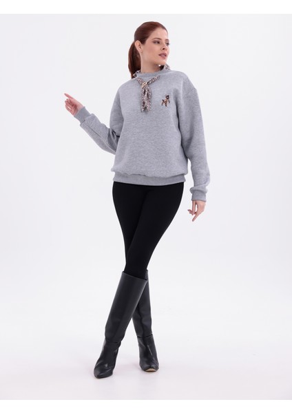 Kadın Fular Detaylı Tokalı Oversize Sweatshirt