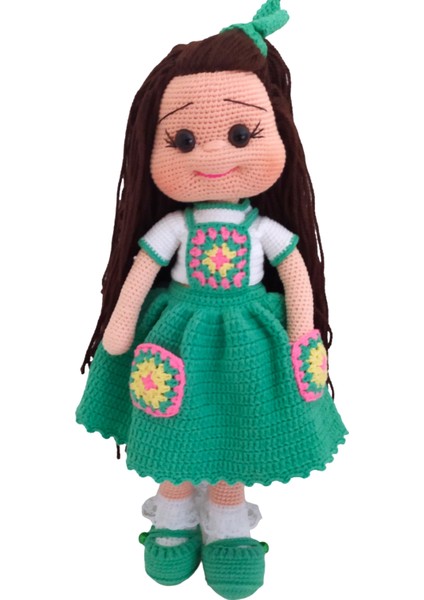 El Yapımı Çimen Yeşili Elbiseli Kıvırcık Motif Bebek