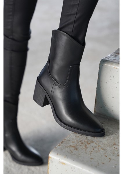 Kadın Fermuarlı Sivri Burun Kalın Topuklu Bot Tasim Siyah