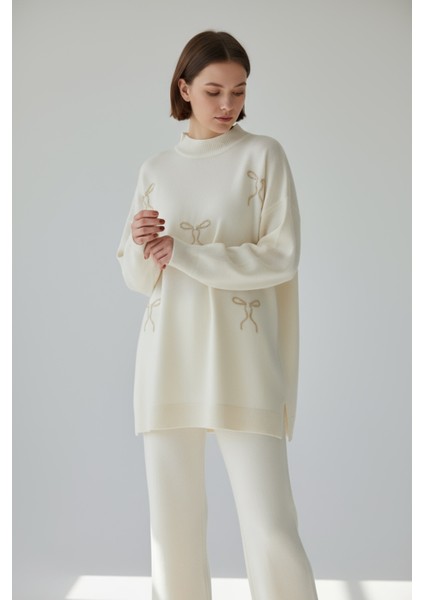 Şık Kurdele Taş Işlemeli Kadın Ikili Triko Takım Salaş Fit Uzun Kollu ve Rahat Pantolon - Ekru