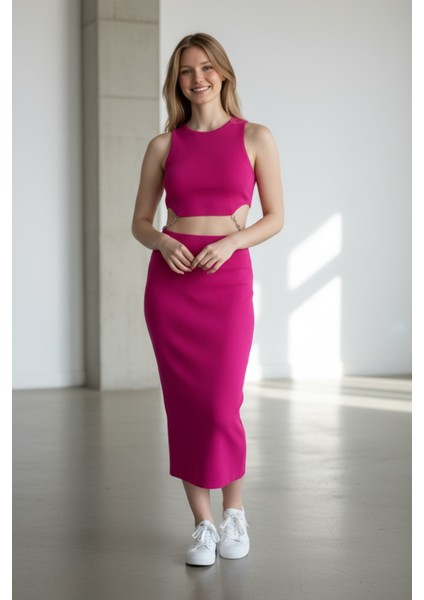 Zincir Detaylı Yüksek Bel Etek ve Kolsuz Crop Üst Ikili Takım - Şık ve Modern Tasarım fiyatları