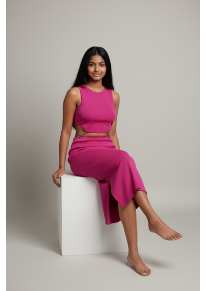 Zincir Detaylı Yüksek Bel Etek ve Kolsuz Crop Üst Ikili Takım - Şık ve Modern Tasarım indirimleri