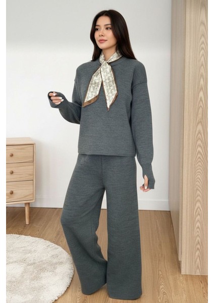 Kadın Gri Salaş Yumuşak Dokulu Triko Ikili Takım – Oversize Üst ve Geniş Paça Pantolon fırsatları